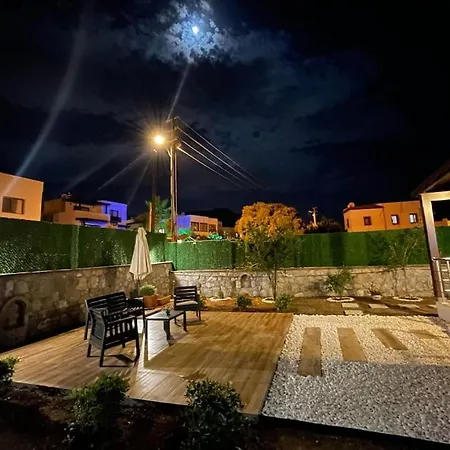 3+1 Genis Bahceli Mustakil Otel *